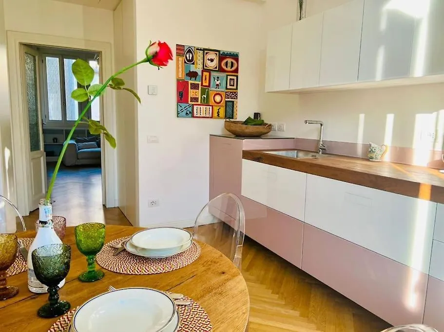 Apartamento Magnifico Appartamento D'Epoca Ai Navigli Colazione Inclusa Milão Itália